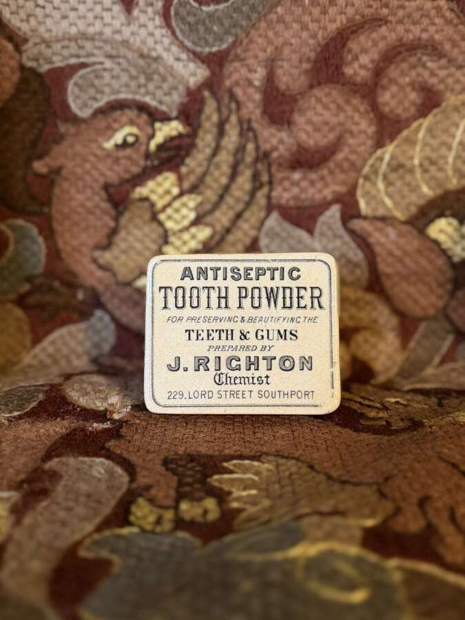 Antique Advertising J.Righton Chemist Southport Tooth Powder Pot Lid